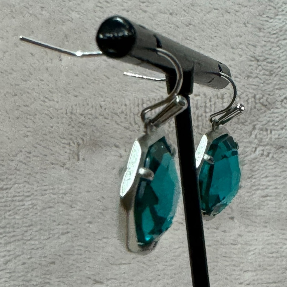 Kendra Scott Cynthia Gold Earrings in London Blue - Picture 6 of 9
